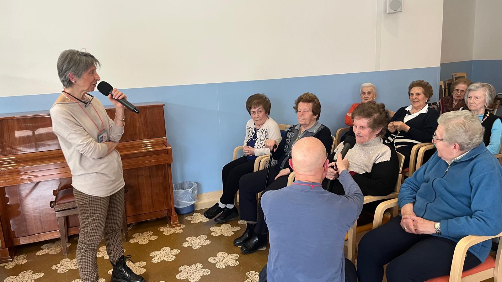 Un podcast in RSA: al Bolis gli ospiti in diretta su Radio Voce nel Deserto