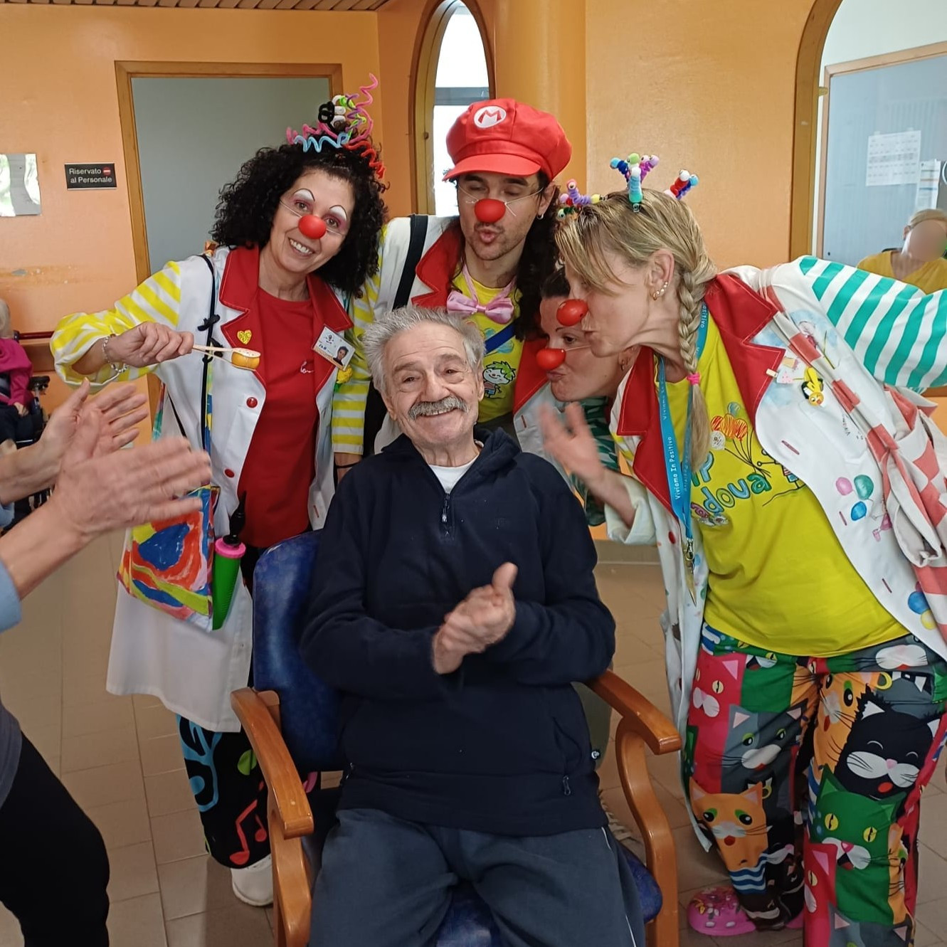 I clown di VIP Padova alla Residenza Mimose: sorrisi e umanità il dono più bello