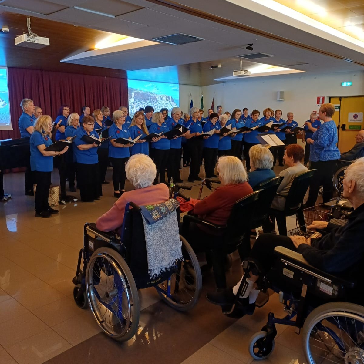 Due cori, due continenti di musica al Beato Pellegrino