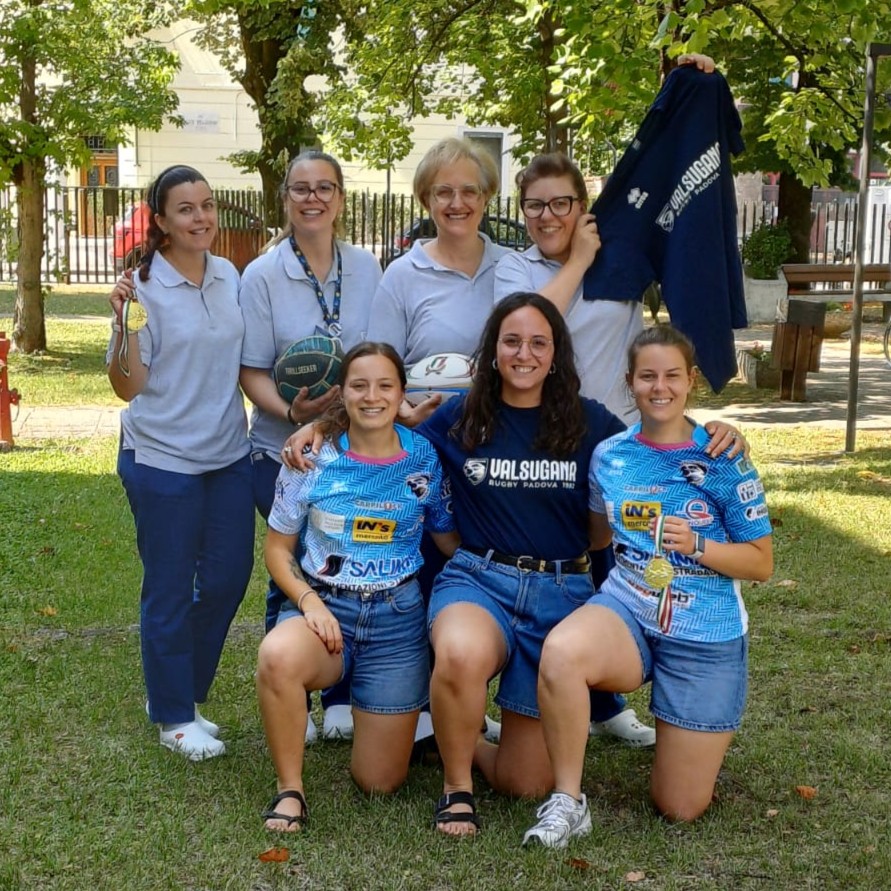 Le campionesse d’Italia in visita agli ospiti di AltaVita-IRA: una mattina di rugby e sorrisi al Beato Pellegrino